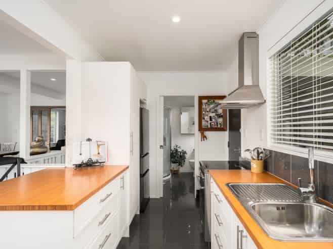 73A Airlie Road, Plimmerton