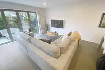 998b Colombo Street, Saint Albans