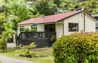 17 Forest Road, Pinehaven
