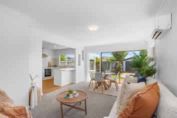 1 and 2/25 Hills Road, Edgeware