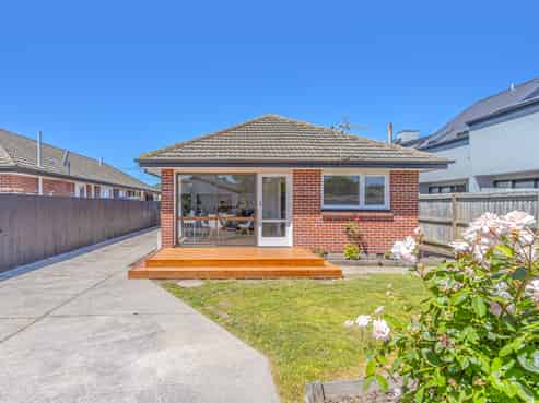 2/25 Hills Road, Edgeware