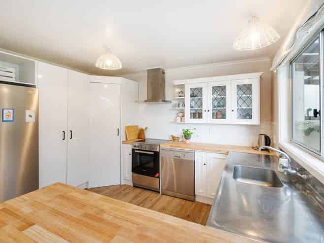 1435 Waughs Road, Aorangi