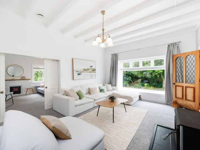 1435 Waughs Road, Aorangi