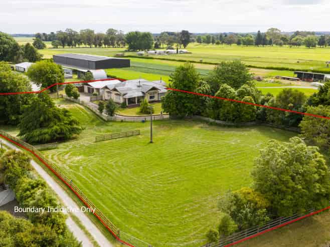 1435 Waughs Road, Aorangi