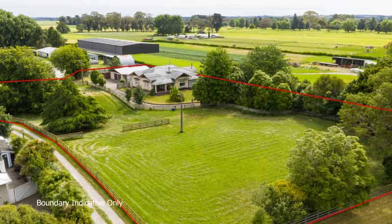 1435 Waughs Road, Aorangi