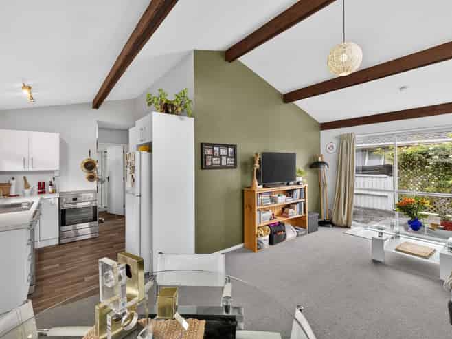 2/15 Sandra Street, South New Brighton