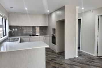 4B Mirrabooka Avenue, Botany Downs