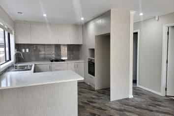 4B Mirrabooka Avenue, Botany Downs