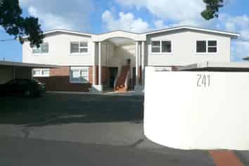 3/241 Hurstmere Road, Takapuna