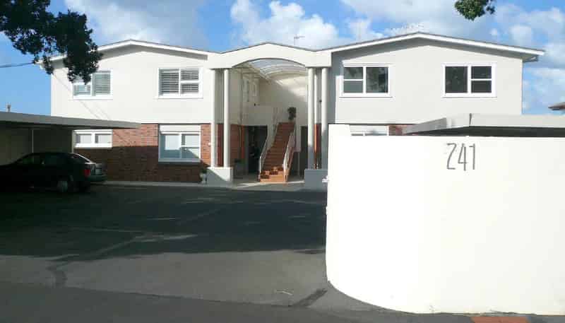 3/241 Hurstmere Road, Takapuna