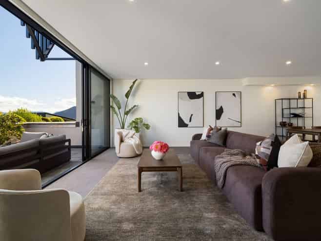 1/14 Vancouver Drive, Queenstown Hill