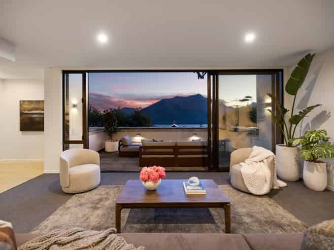 1/14 Vancouver Drive, Queenstown Hill