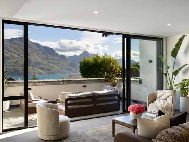 1/14 Vancouver Drive, Queenstown Hill