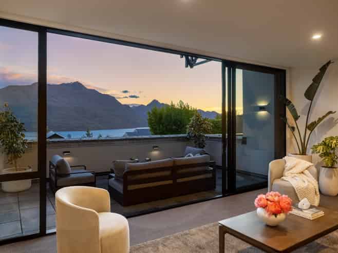 1/14 Vancouver Drive, Queenstown Hill