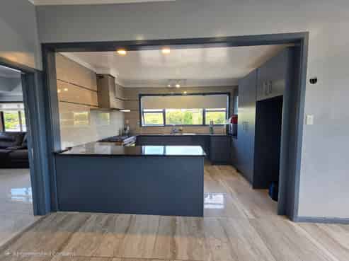 76 AKA AKA ROAD, Puni