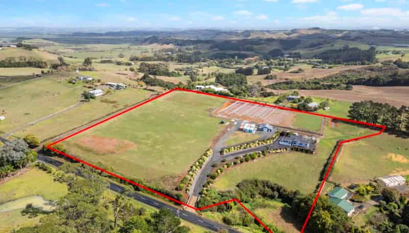 76 AKA AKA ROAD, Puni