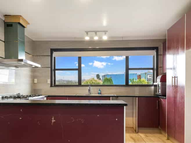 76 AKA AKA ROAD, Puni