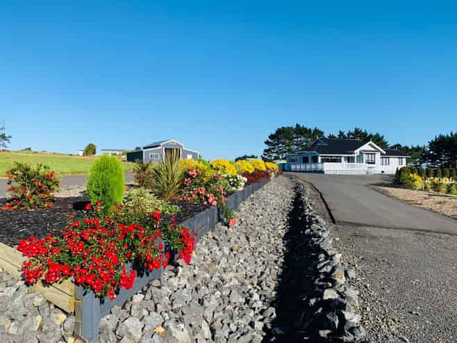 76 AKA AKA ROAD, Puni