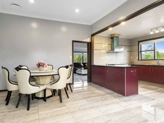 76 AKA AKA ROAD, Puni