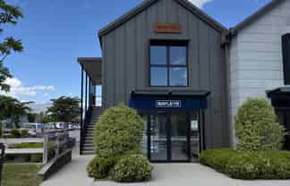 For lease - Desirable commercial suite