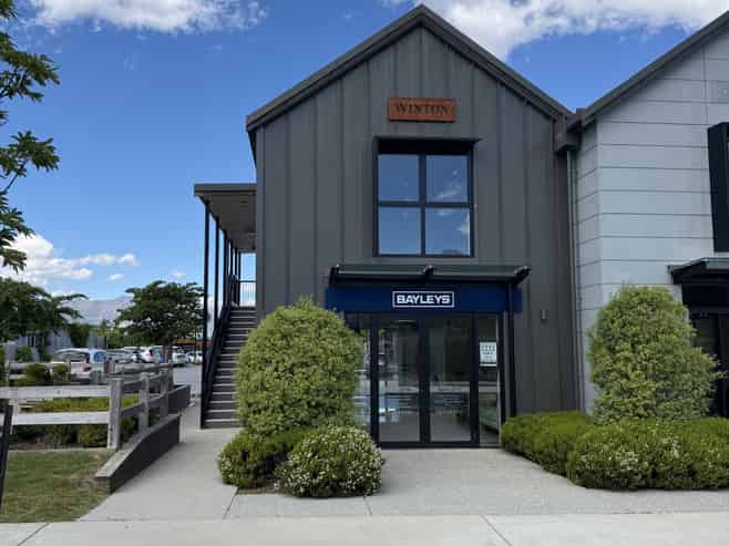 For lease - Desirable commercial suite