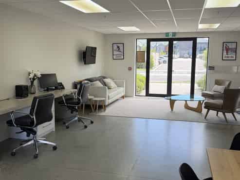 For lease - Desirable commercial suite