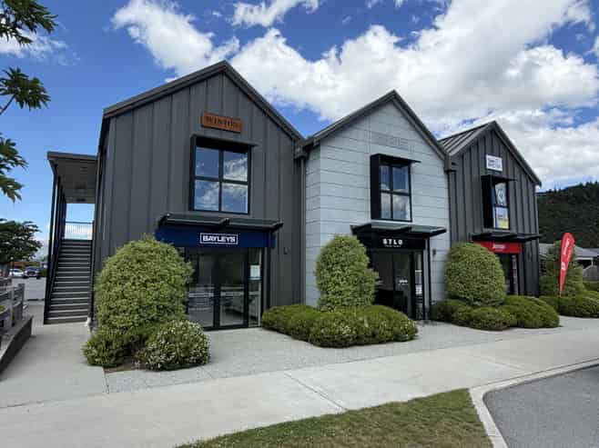 For lease - Desirable commercial suite