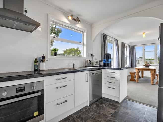 151 Portia Street, Stratford