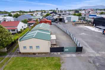 Vacant Workshop & Yard in great location