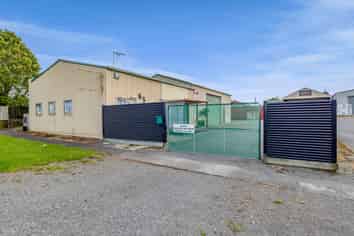 Vacant Workshop & Yard in great location