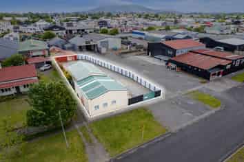 Vacant Workshop & Yard in great location