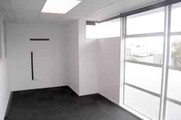 Well Presented First Floor Office