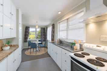 18 Mark Avenue, Paparangi