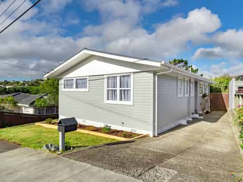 18 Mark Avenue, Paparangi