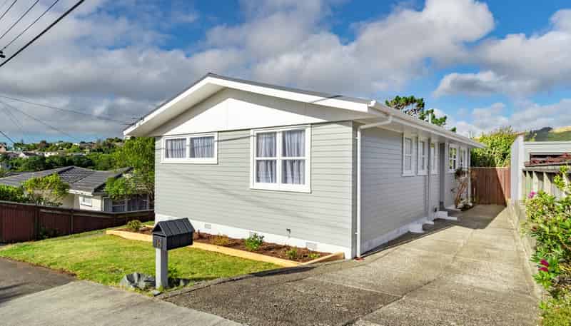 18 Mark Avenue, Paparangi