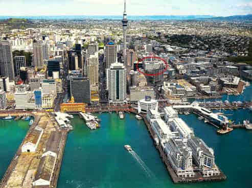 Excellent 629mr2 corner retails with two leases