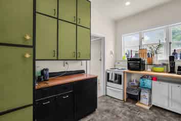 70 Hall Crescent, Epuni