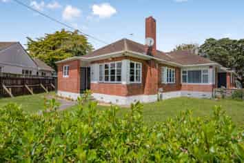 70 Hall Crescent, Epuni