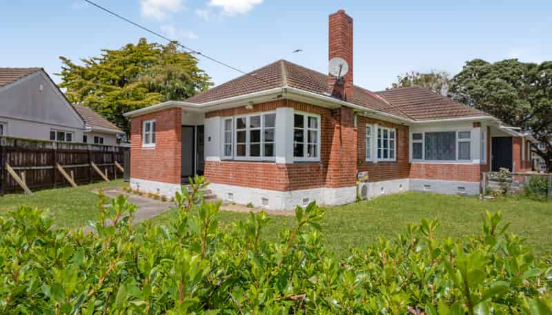 70 Hall Crescent, Epuni