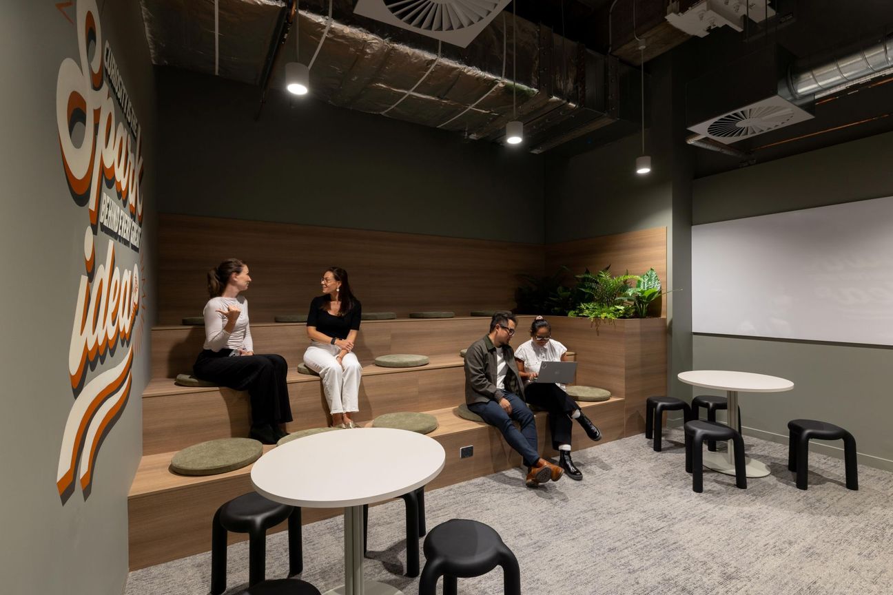 Private Suites with Full Flex - Altro