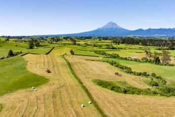 0n Upland Road, Egmont Village