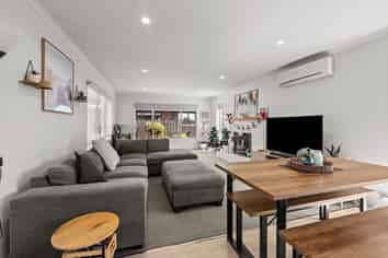 8 Woodham Drive, Allenton