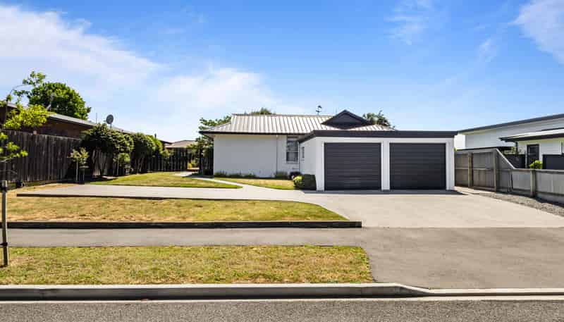 8 Woodham Drive, Allenton