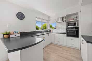 8 Woodham Drive, Allenton