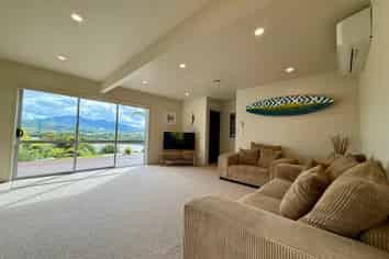 12 Tutchen Avenue, Raglan