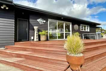 12 Tutchen Avenue, Raglan