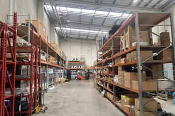 Quality 783sqm warehouse in Wiri