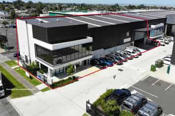 Quality 783sqm warehouse in Wiri