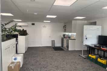 Quality 783sqm warehouse in Wiri