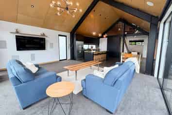 3/2 Mahana Place, Raglan